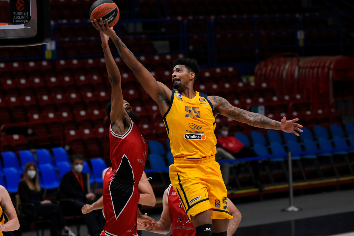 青岛队逆转篮网，字母哥点燃赛场