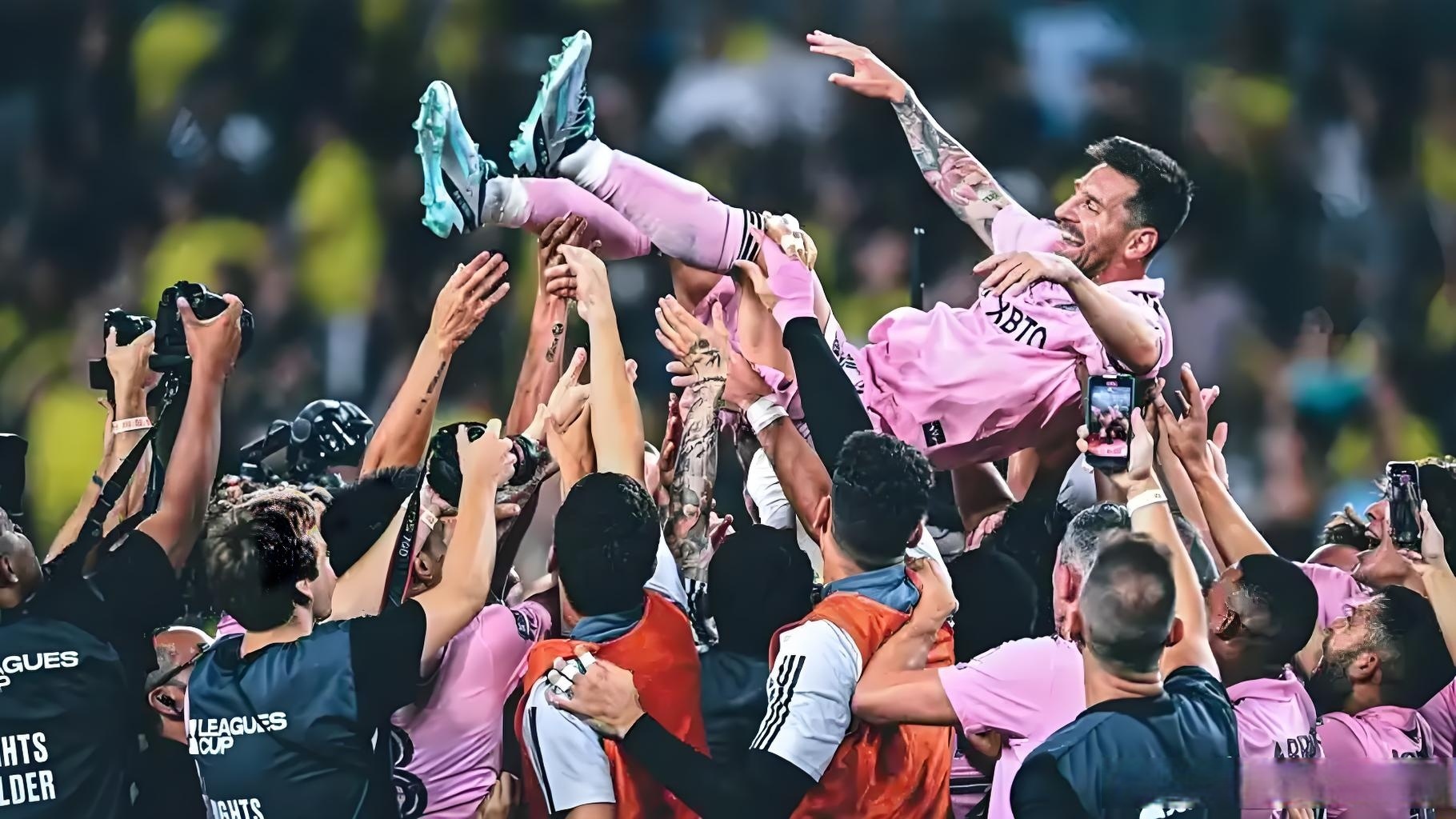 开云体育平台APP-梅赛德斯绝杀阿斯顿马丁，汉密尔顿带队取胜