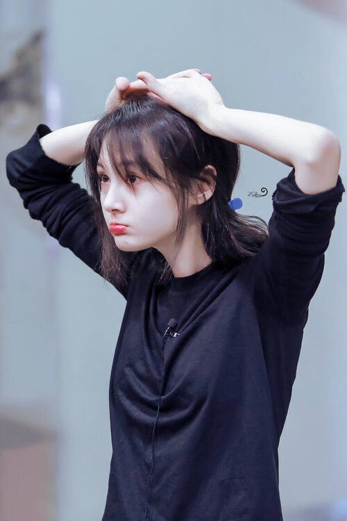 开云体育在线-交错赛道，F1揭幕战的唯一性与独行侠的一节奇迹