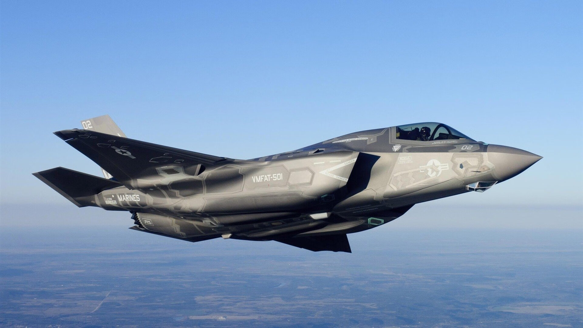 开云体育登录-深渊两端的一击，当F1终点线遇上德罗赞的制胜球