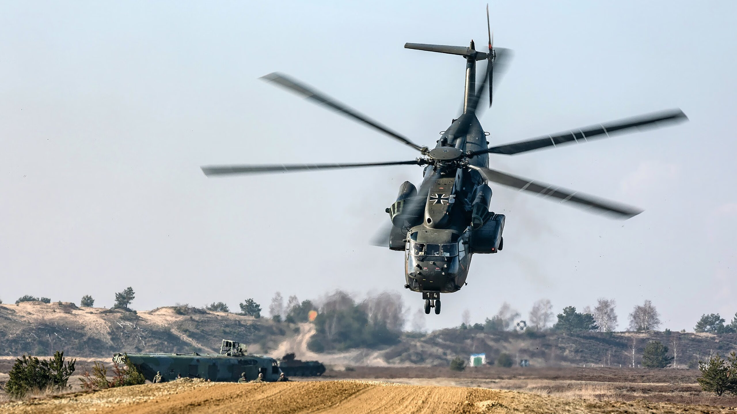 开云体育入口-跨次元对决，当波斯铁骑撞上AI皮克，人类最后的不掉线尊严保卫战